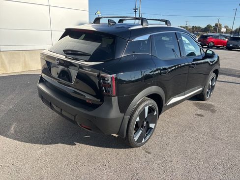New 2025 Nissan Kicks SR FWD image 3