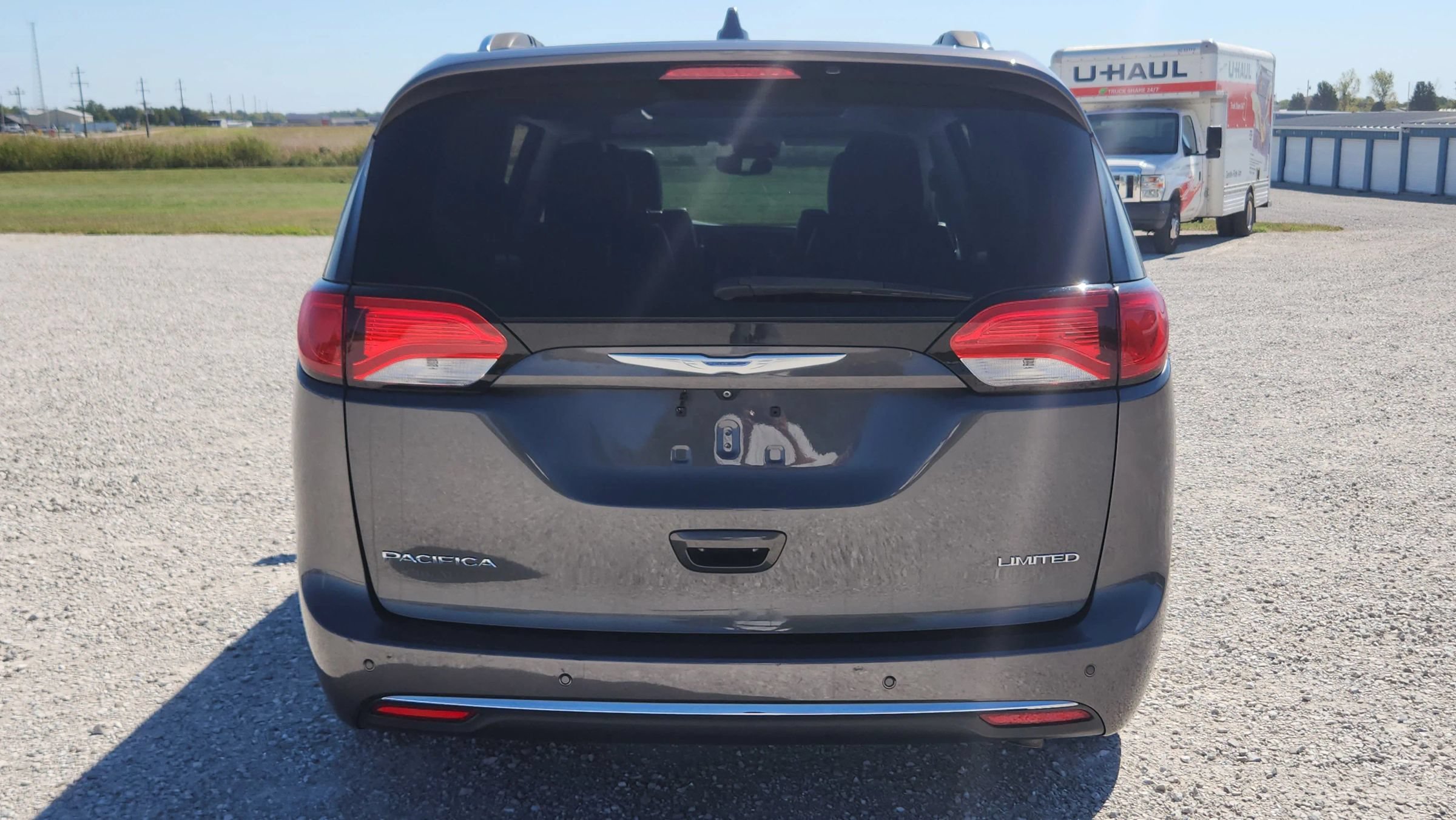 Used 2017 Chrysler Pacifica Limited FWD image 4
