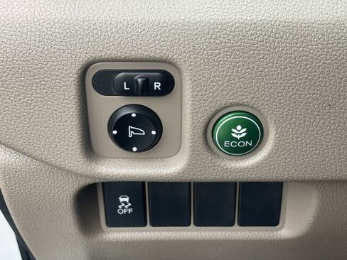 Used 2017 Honda Pilot LX image 12