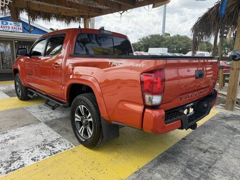 Used 2017 Toyota Tacoma TRD Sport w/ Premium & Technology Package RWD image 8