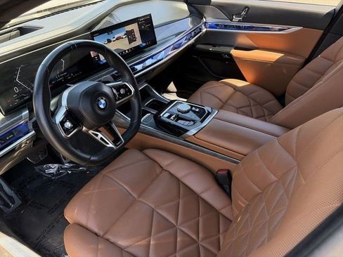 Used 2023 BMW 740i image 19