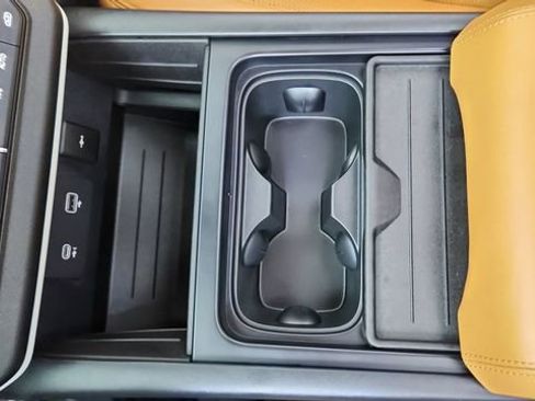 Used 2024 Land Rover Defender 110 SE image 53