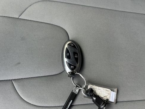 Used 2025 Hyundai Elantra SEL image 22