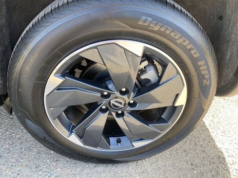 Used 2025 Nissan Rogue SV image 32