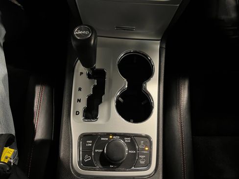 Used 2013 Jeep Grand Cherokee Trailhawk image 20