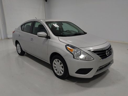 Used 2019 Nissan Versa SV FWD image 13