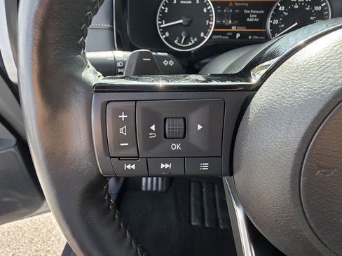 Used 2024 Nissan Pathfinder SL image 26