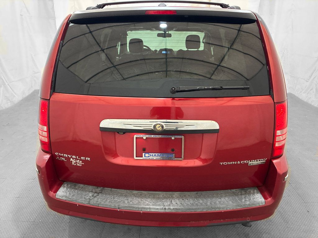 Used 2010 Chrysler Town & Country Limited w/ Entertainment Group #3 FWD image 5