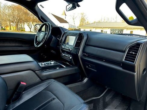 Used 2020 Ford Expedition Limited image 24