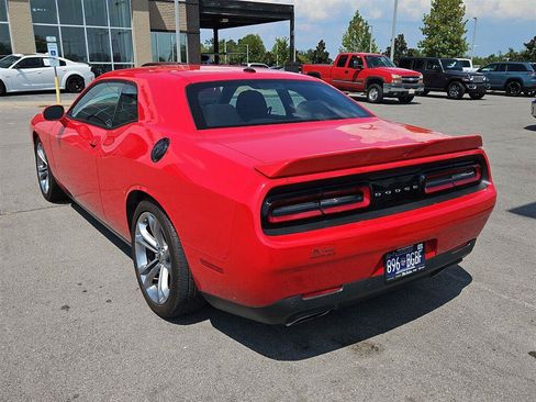 Used 2022 Dodge Challenger R/T RWD image 4