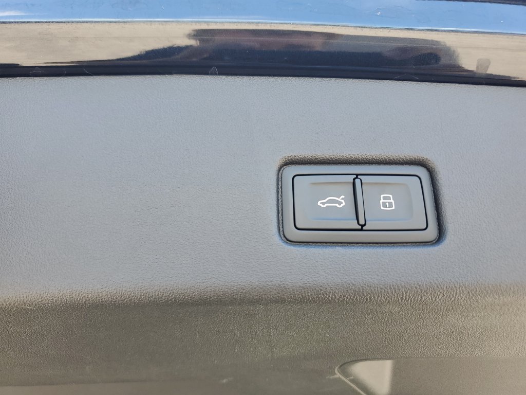 Certified 2023 Audi Q4 e-tron Prestige AWD/4WD image 17