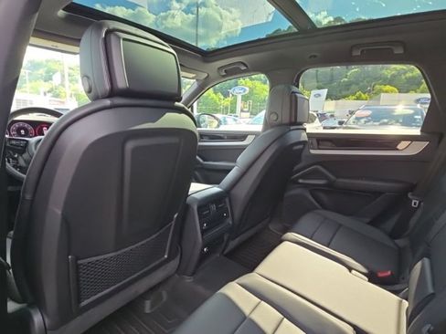 Used 2024 Porsche Cayenne AWD/4WD image 22