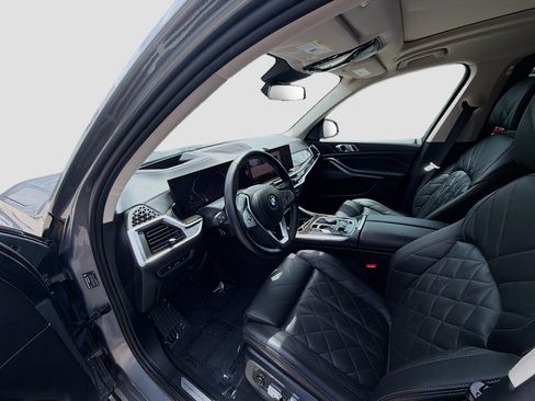 Used 2024 BMW X7 xDrive40i w/ Premium Package AWD/4WD image 9