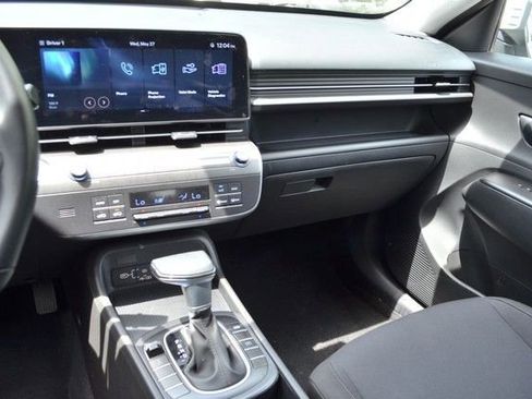 Used 2025 Hyundai Kona SEL AWD/4WD image 24