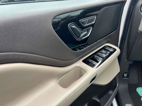 Used 2022 Lincoln Aviator Standard w/ Premium Package image 15