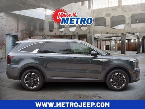 Used 2024 Kia Sorento S AWD/4WD image 1