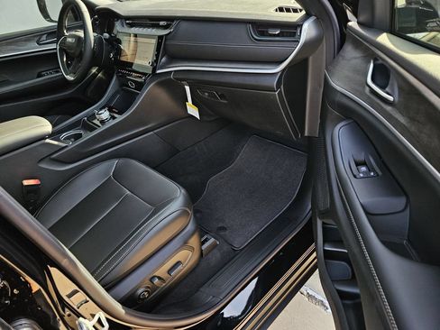 New 2026 Jeep Grand Cherokee Limited AWD/4WD image 7
