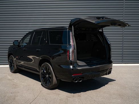 Used 2026 Cadillac Escalade V w/ LPO, ONYX Package AWD/4WD image 38