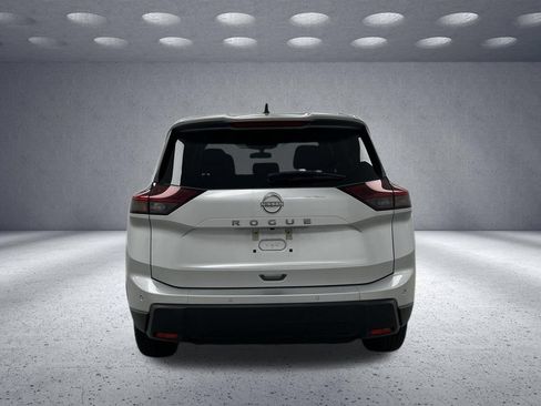 Used 2024 Nissan Rogue S FWD image 4