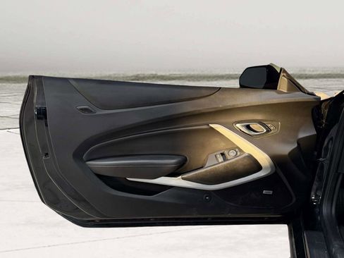 Used 2021 Chevrolet Camaro LT w/ Technology Package image 17