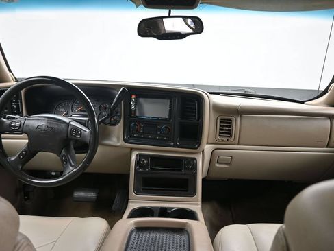 Used 2005 Chevrolet Suburban Z71 w/ Preferred Equipment Group AWD/4WD image 32
