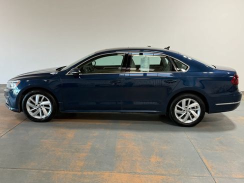 Used 2018 Volkswagen Passat 2.0T SE FWD image 2