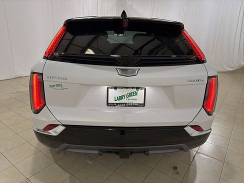 Used 2025 Cadillac Optiq Luxury 2 w/ LPO, ONYX Package image 4