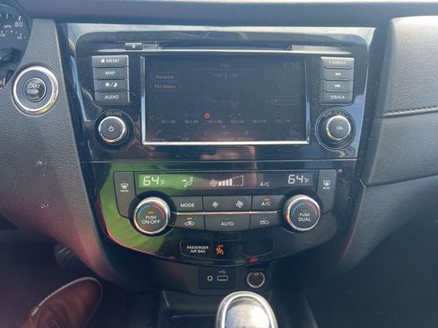 Used 2018 Nissan Rogue SV w/ Premium Package AWD/4WD image 12