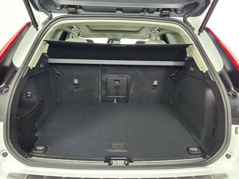 Used 2027 Volvo XC60 B5 Ultra AWD/4WD image 41