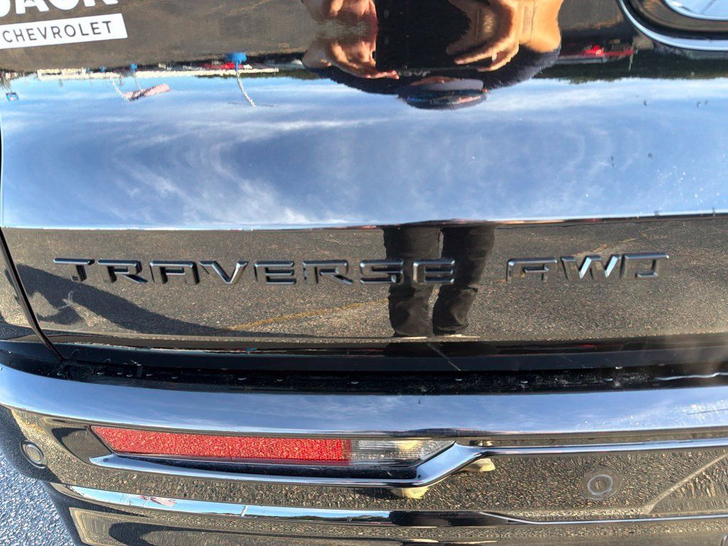 Used 2024 Chevrolet Traverse RS w/ LPO, Floor Liner Package AWD/4WD image 7