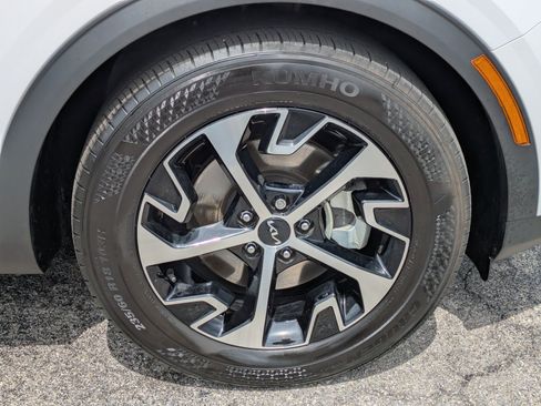 Certified 2023 Kia Sportage EX FWD image 9