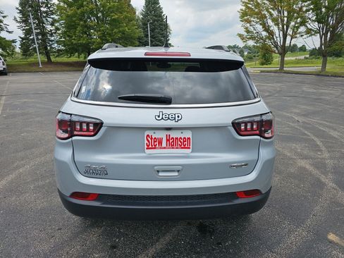 Used 2024 Jeep Compass Latitude AWD/4WD image 5