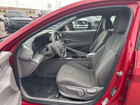 Used 2023 Hyundai Elantra SEL w/ Convenience Package image 10