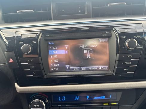 Used 2016 Toyota Corolla LE FWD image 19
