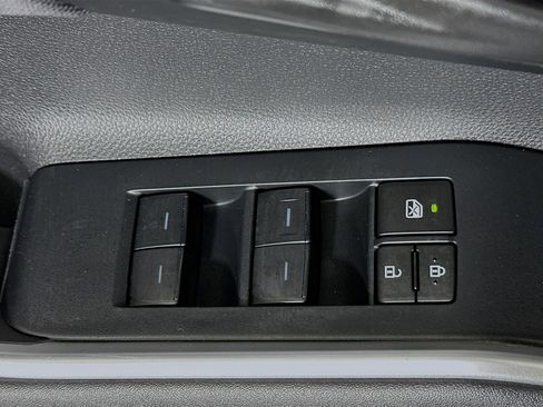 Used 2023 Toyota Highlander LE image 14