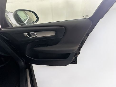 Used 2025 Volvo XC40 B5 Core image 33