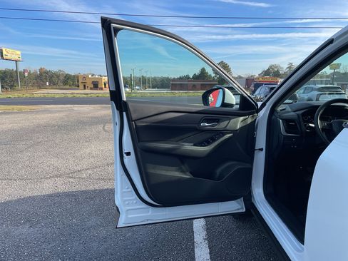 New 2026 Nissan Rogue SV image 8