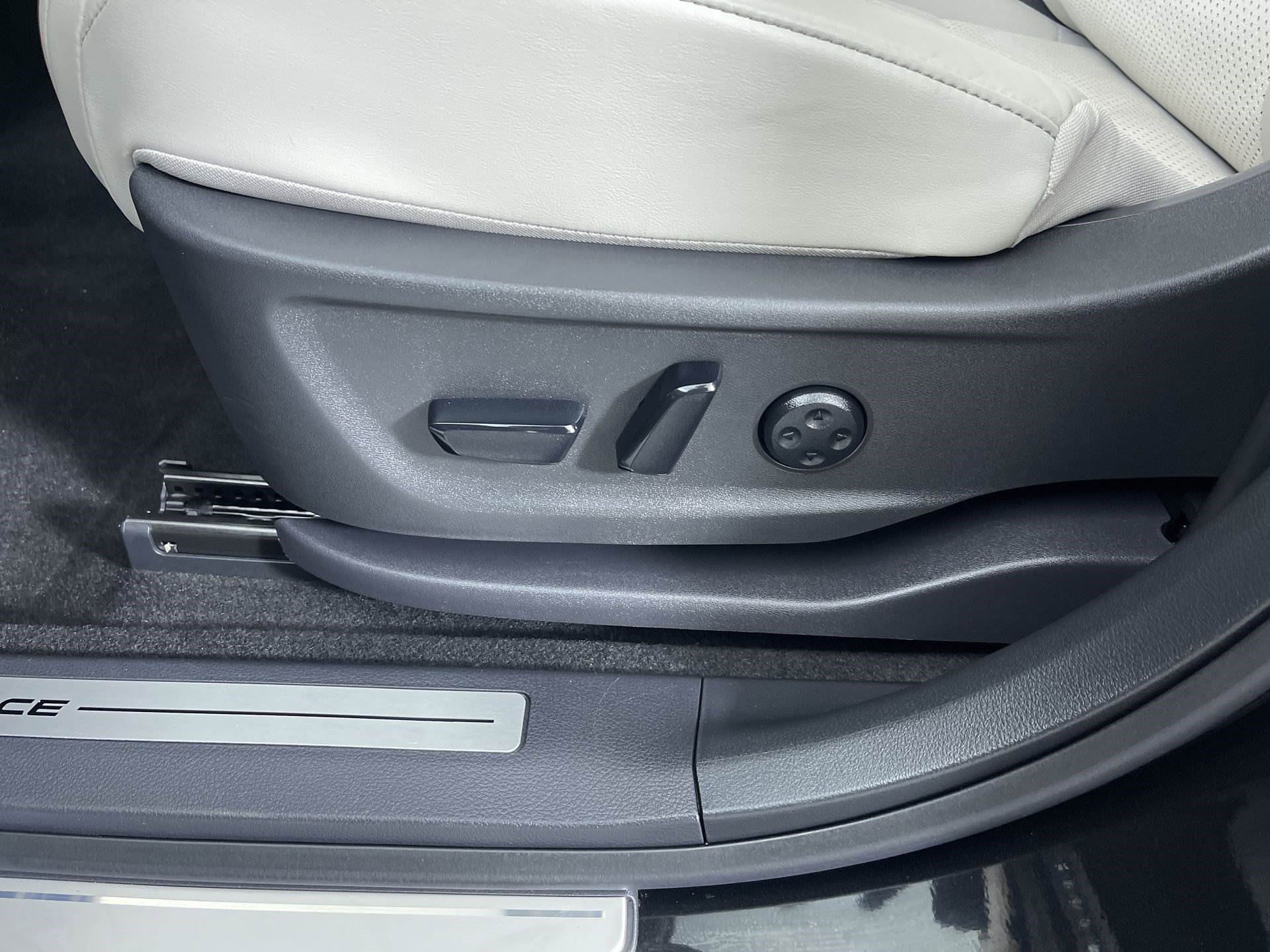 Certified 2024 Nissan Ariya AWD image 13