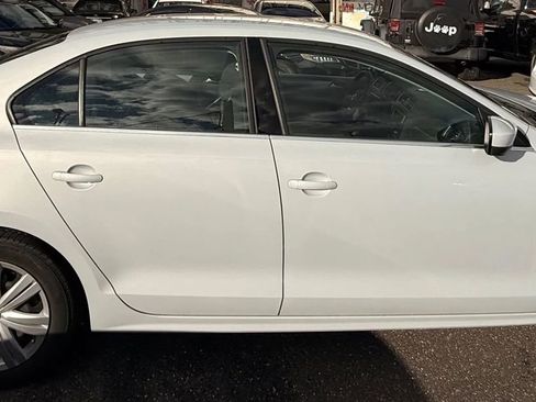 Used 2017 Volkswagen Jetta S image 4
