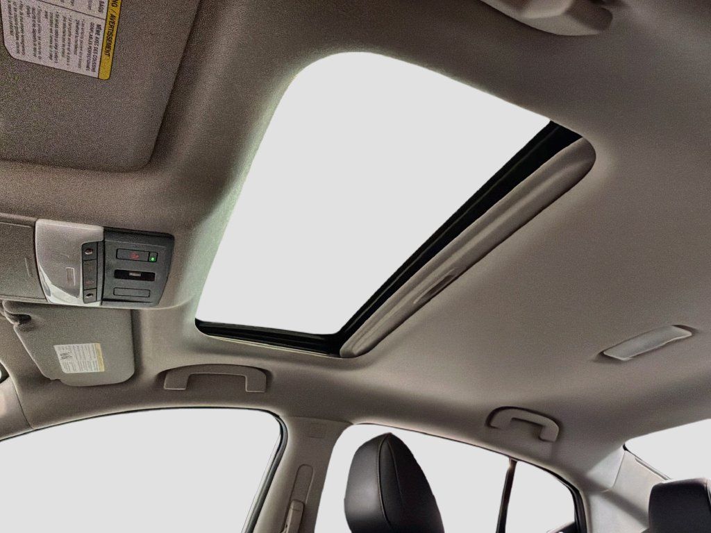 Used 2024 Nissan Sentra SR w/ SR Premium Package FWD image 23
