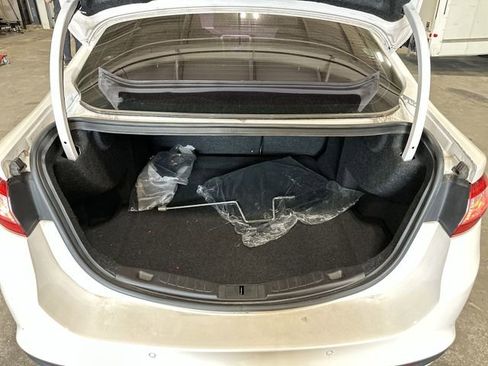 Used 2016 Ford Fusion SE FWD image 23