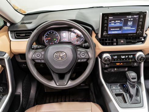 Used 2021 Toyota RAV4 XLE w/ Convenience Package image 11