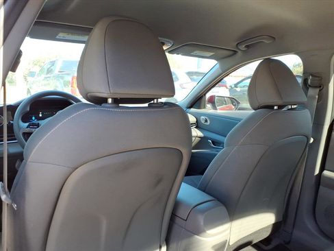 Used 2024 Hyundai Elantra SEL image 18