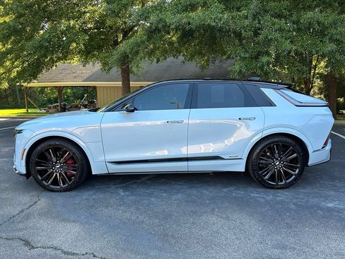 Used 2026 Cadillac Lyriq V w/ Exterior Carbon Fiber Package AWD/4WD image 11