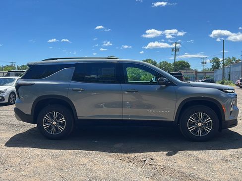 New 2026 Chevrolet Traverse LT w/ Driver Confidence Package AWD/4WD image 7