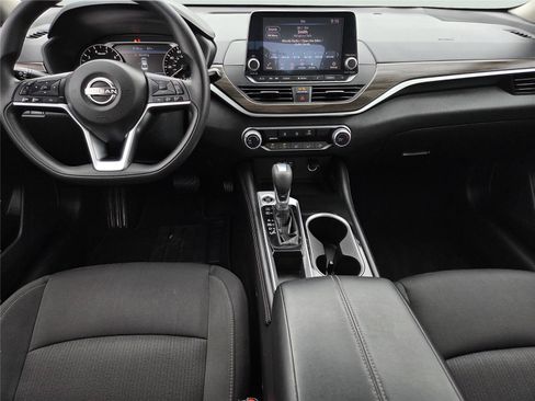 Used 2023 Nissan Altima 2.5 SV FWD image 9