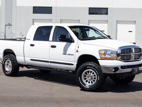 Used 2006 Dodge Ram 2500 Truck SLT w/ Light Group image 3