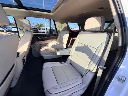Used 2023 GMC Yukon Denali image 16