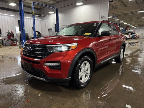 Used 2020 Ford Explorer XLT w/ Equipment Group 202A image 9