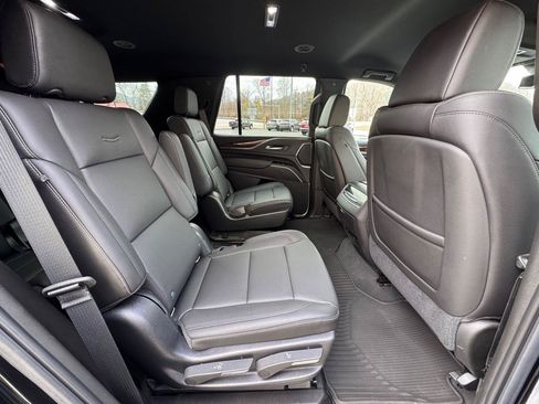 Used 2021 Cadillac Escalade Luxury AWD/4WD image 19